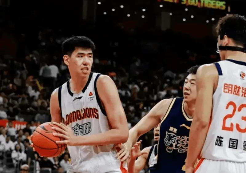 开云-徐昕动态更新！众多NCAA名校向徐昕发邀请，但本人仍在国家队训练